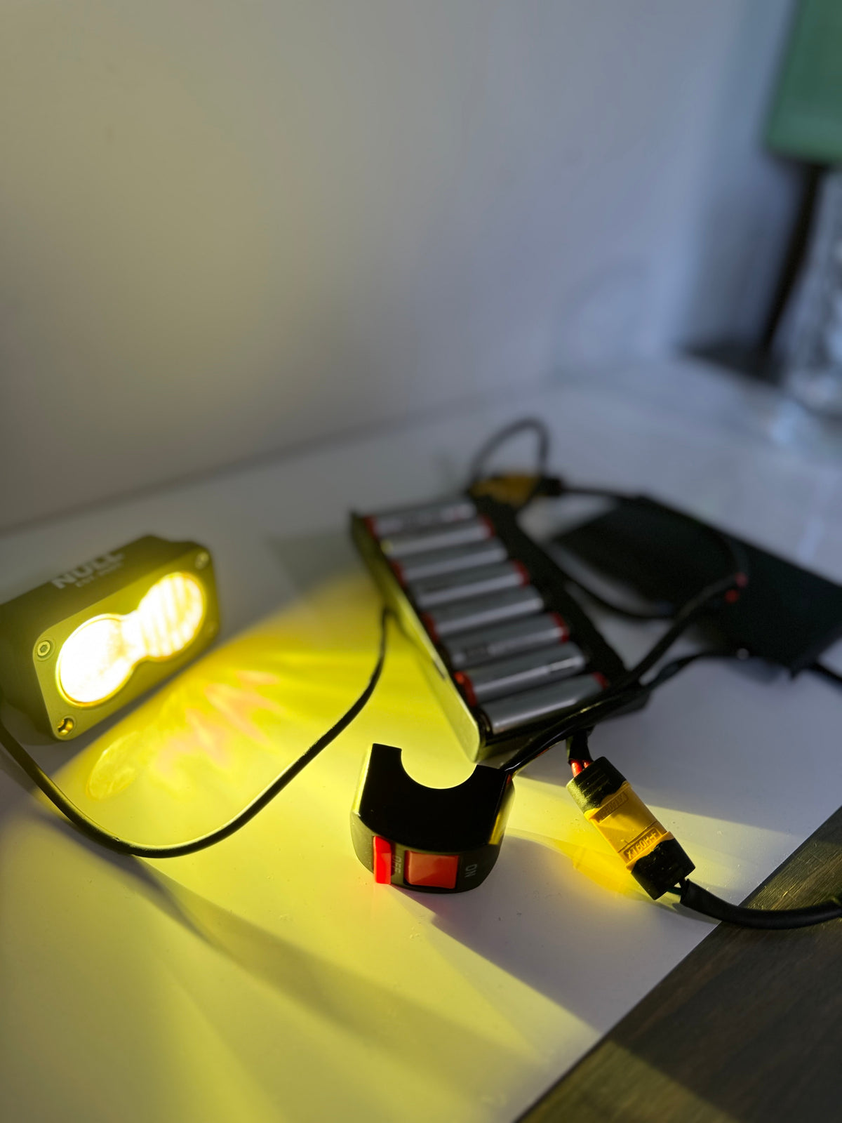 V1 battery powred baja light